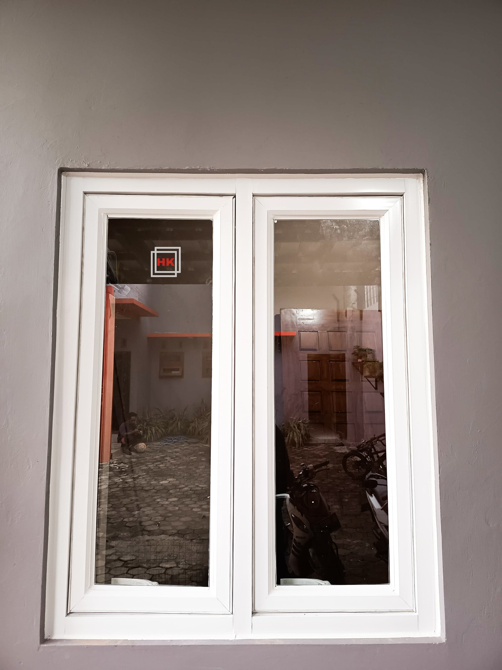 Jendela Jungkit Double