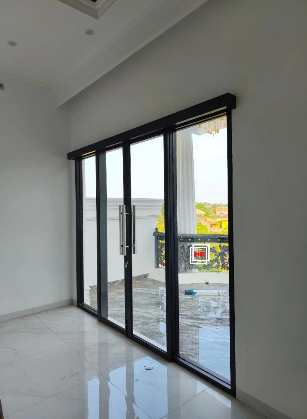 Sliding Door + Fixed Glass